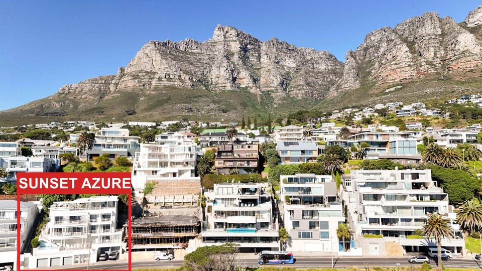 Sunset Azure Studio - Pool Views 2 min to beach House in Camps Bay