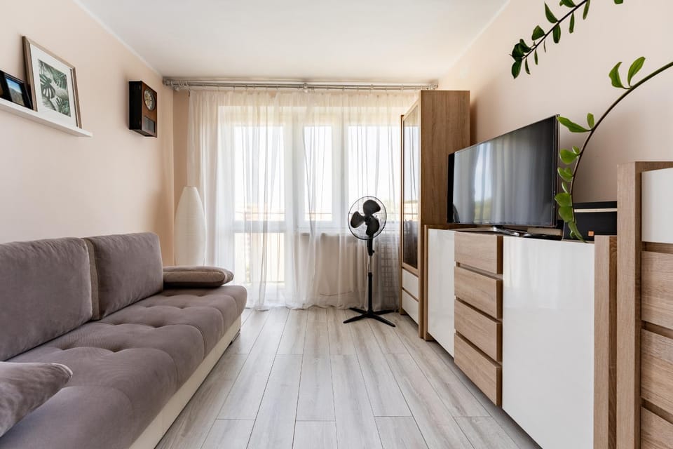 Communal lounge/ TV room, TV and multimedia, Living room, Seating area, Evening entertainment