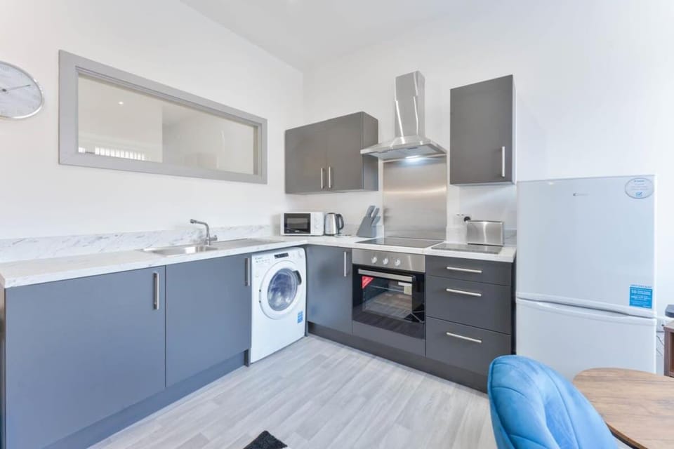 Chic 1-Bed Dudley Pad with Free Parking Apartment in Stourbridge