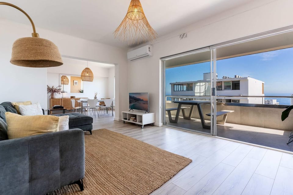 Bantry Bay Pearl - Luxury Apt with Ocean Views Apartment in Sea Point