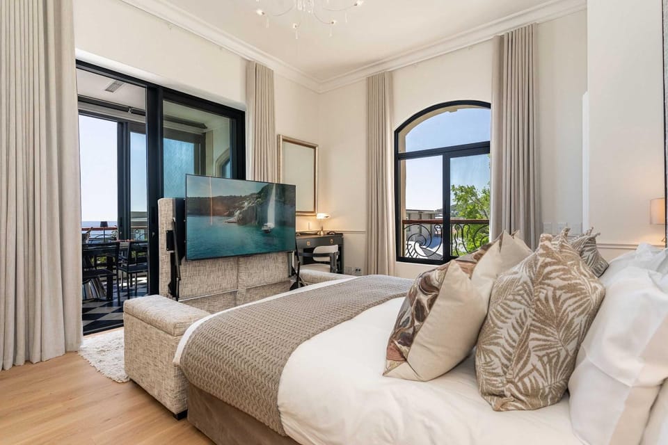 Stunning Views Walk to Beach Heated Splash Pool - Iparadesi House in Camps Bay