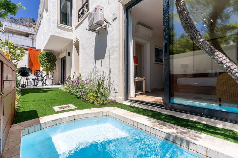 Stunning Views Walk to Beach Heated Splash Pool - Iparadesi House in Camps Bay