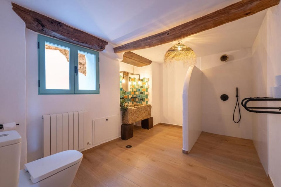 Shower, Toilet, Bathroom, towels