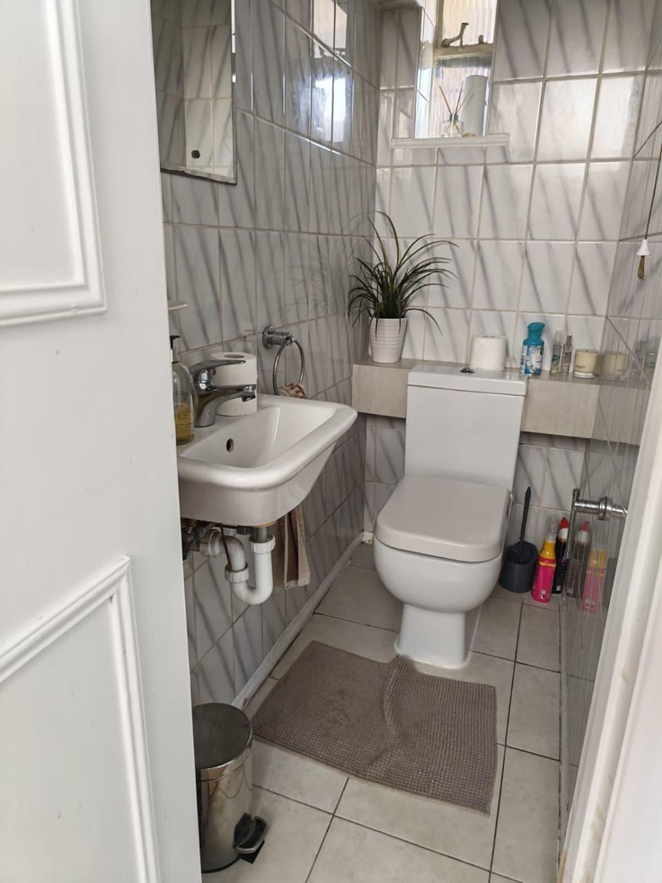 Spacious Double Room with Shared Bathroom Bed and Breakfast in Wembley