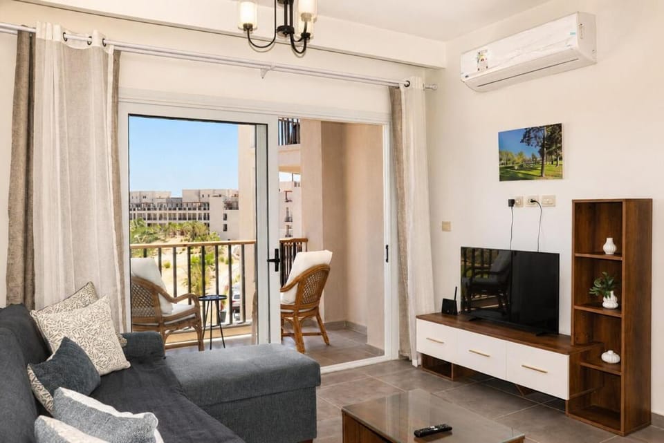 Modern Golf & Seaview retreat with balcony-Somabay Apartment in Red Sea Governorate