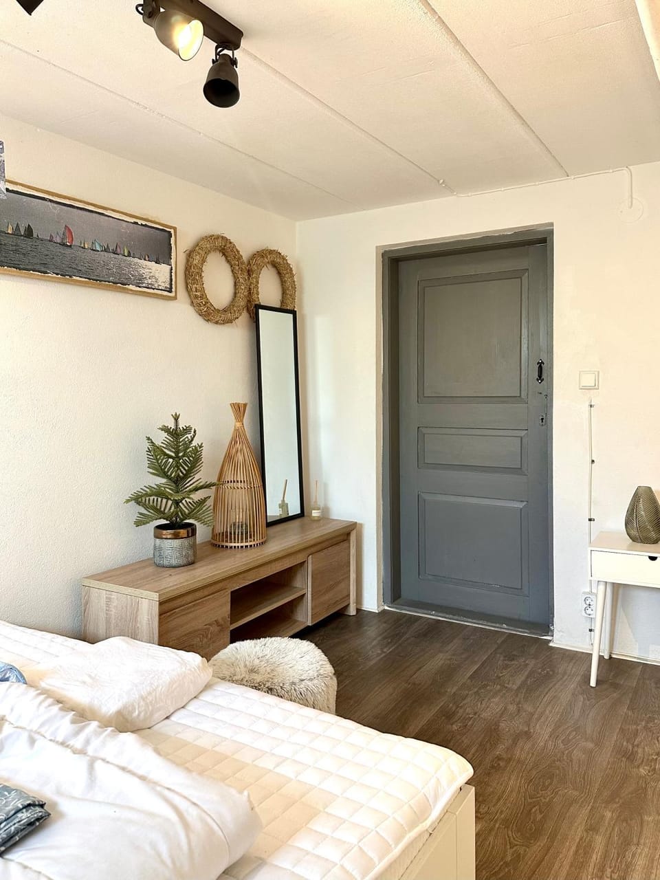 Bed, Photo of the whole room, Bedroom, wardrobe