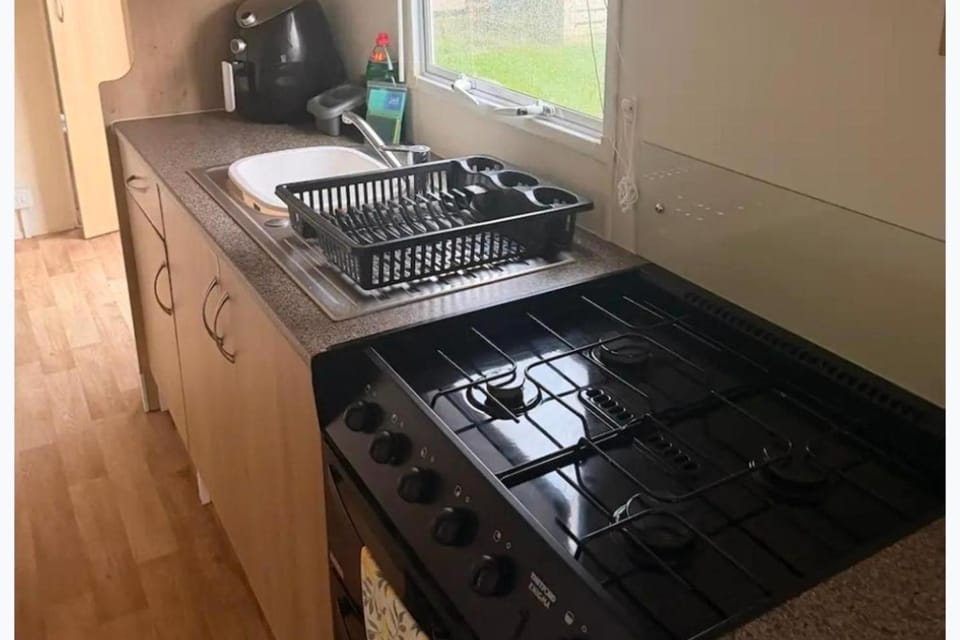 2 Bedroom Caravan Tuscany Sleeps 6 - Pets House in Rhyl