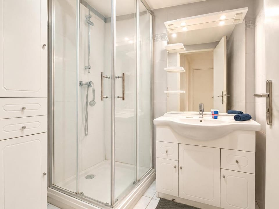 Shower, Day, Bathroom, towels