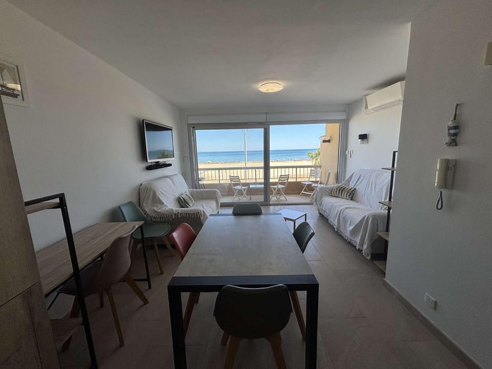 Living room, Dining area, Sea view