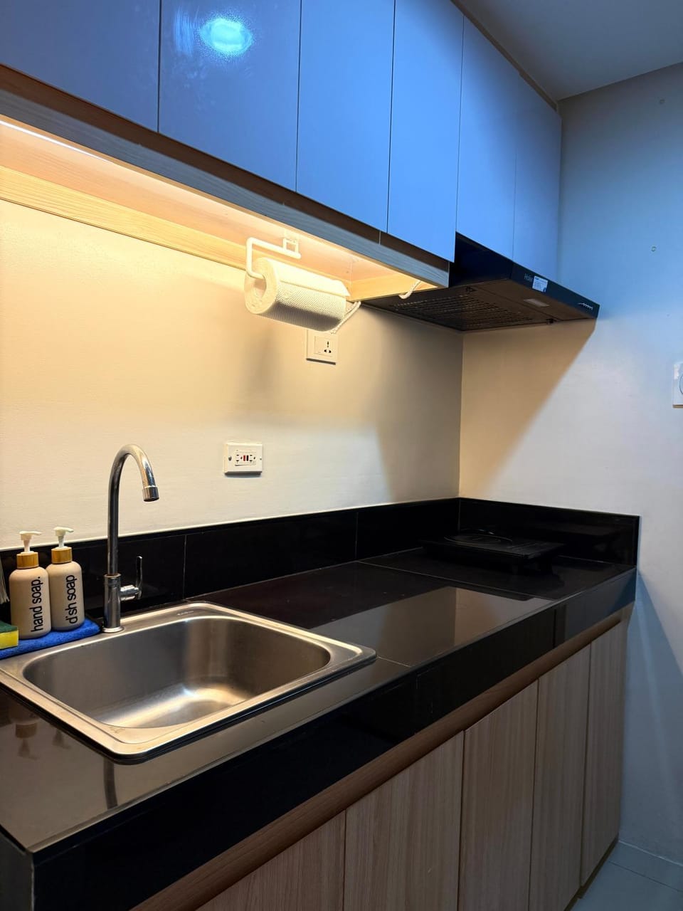 Spacious 2BR Near SM Novaliches 3 Beds with WIFI Bed and Breakfast in Quezon City