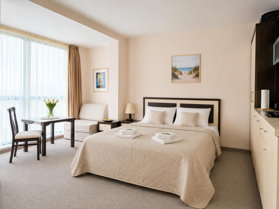 Bed, Photo of the whole room, towels