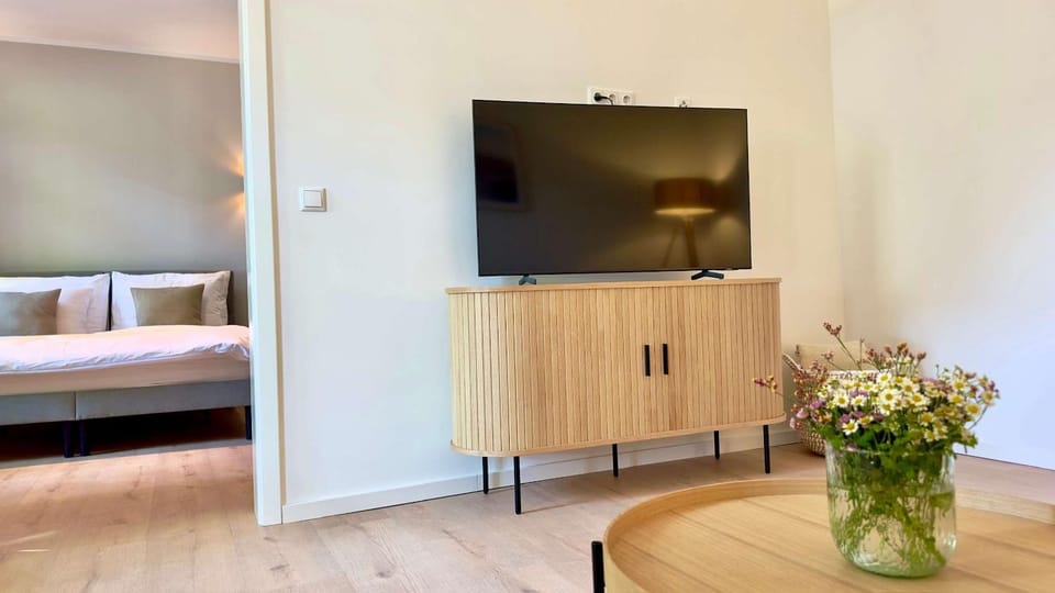 TV and multimedia, Photo of the whole room