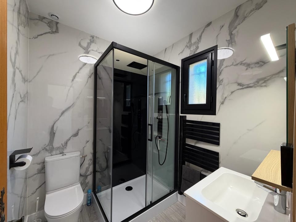 Shower, Toilet, Bathroom