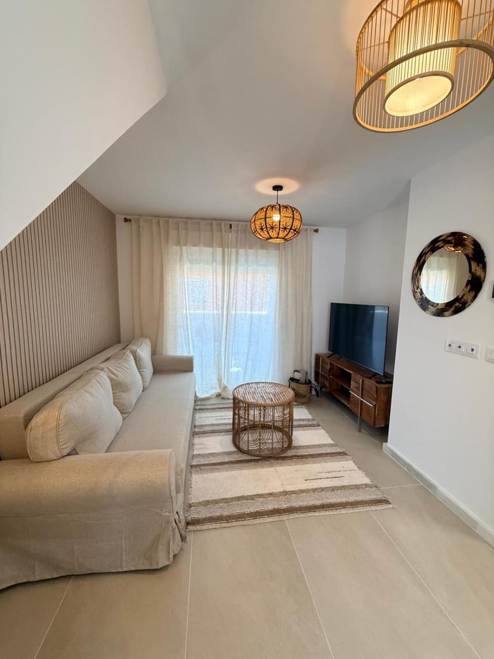 Communal lounge/ TV room, TV and multimedia, Living room, Seating area, Evening entertainment