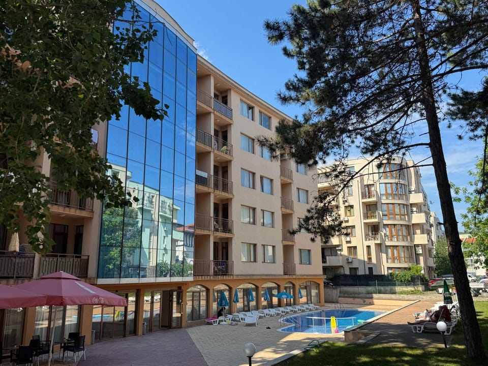 Property building, Swimming pool