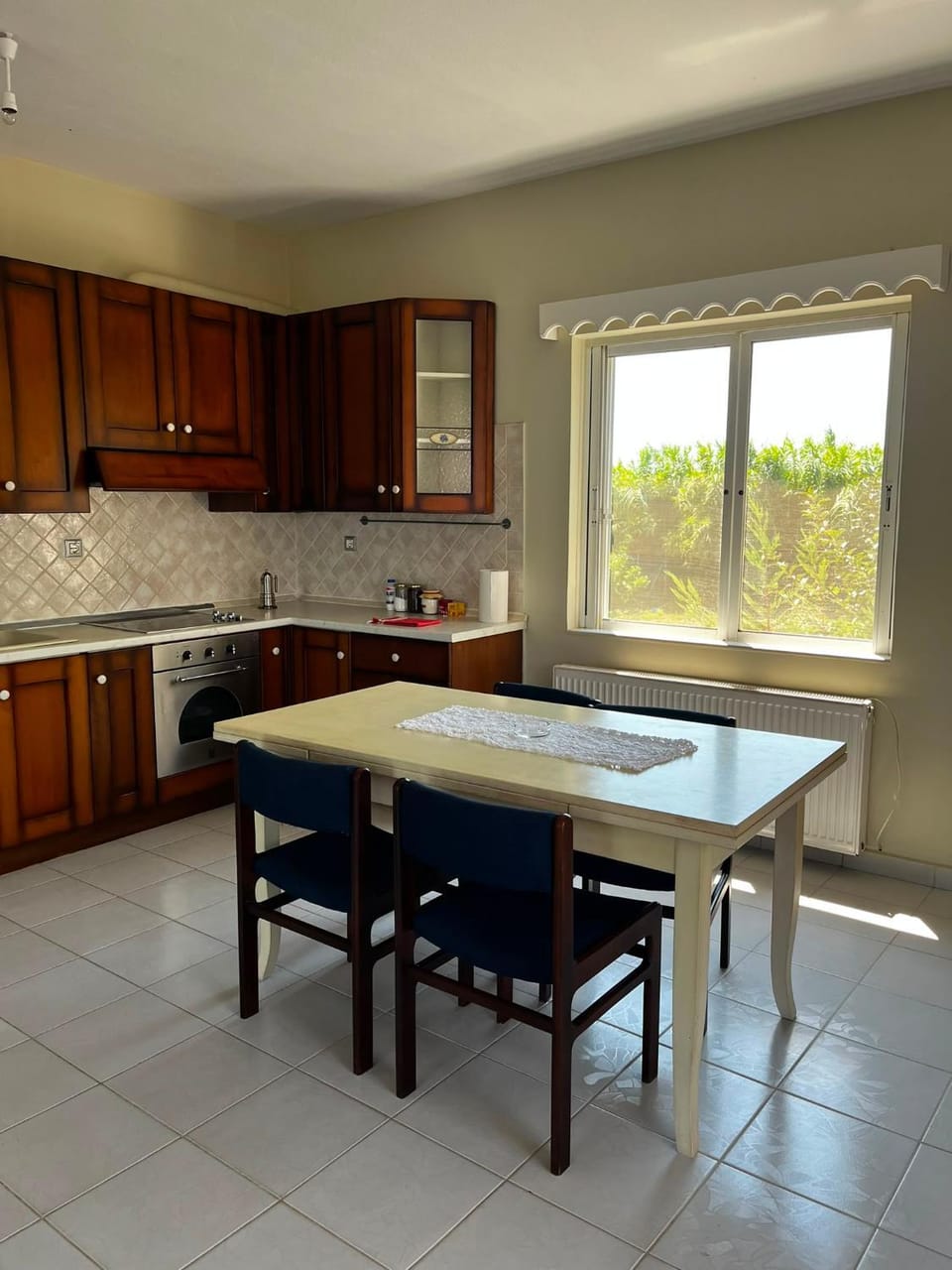 Kitchen or kitchenette, Dining area, stove