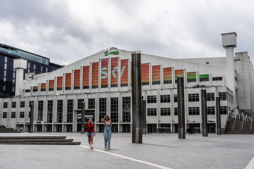 Luxury 2BR Wembley Apt With Balcony Near Stadium&Box Park And Ovo Apartment in Wembley