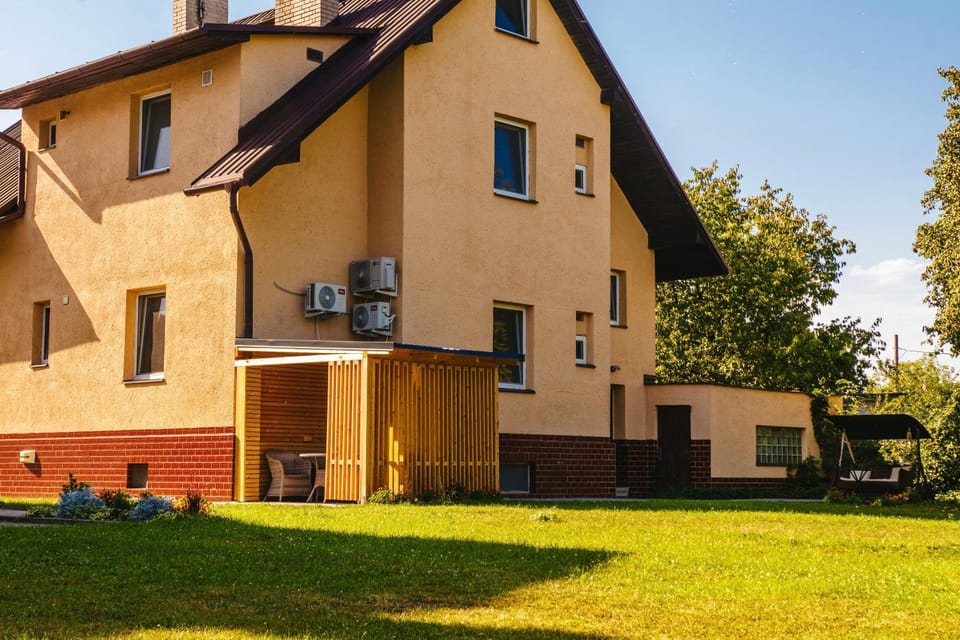 Property building, Patio, Day, Garden