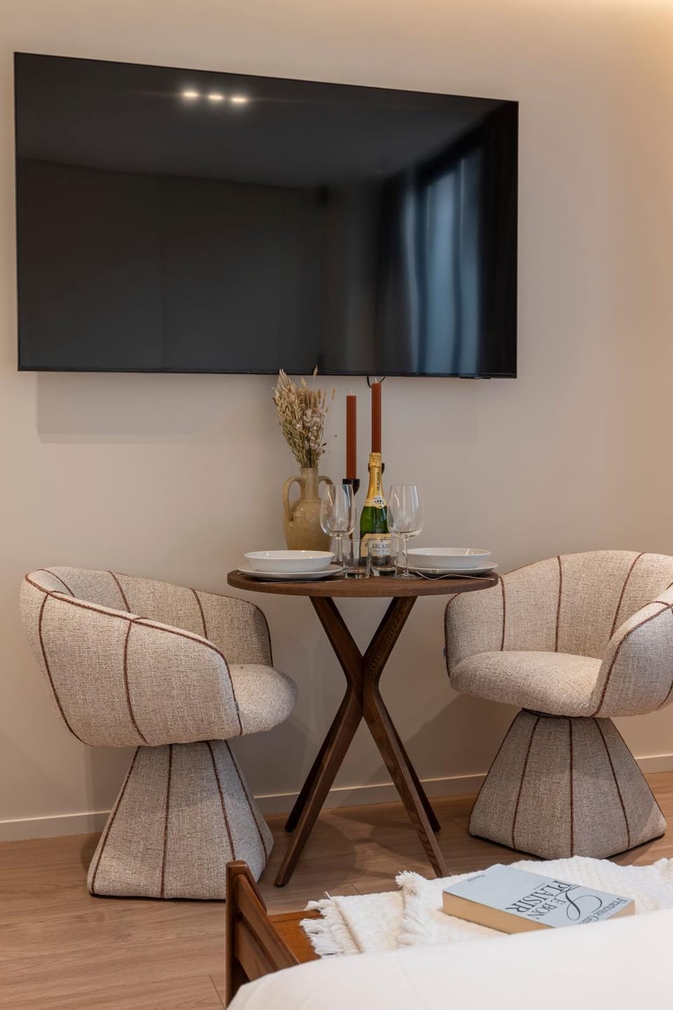 TV and multimedia, Dining area