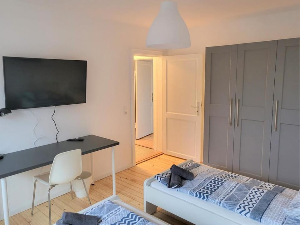 Bed, TV and multimedia, Photo of the whole room, Bedroom, wardrobe