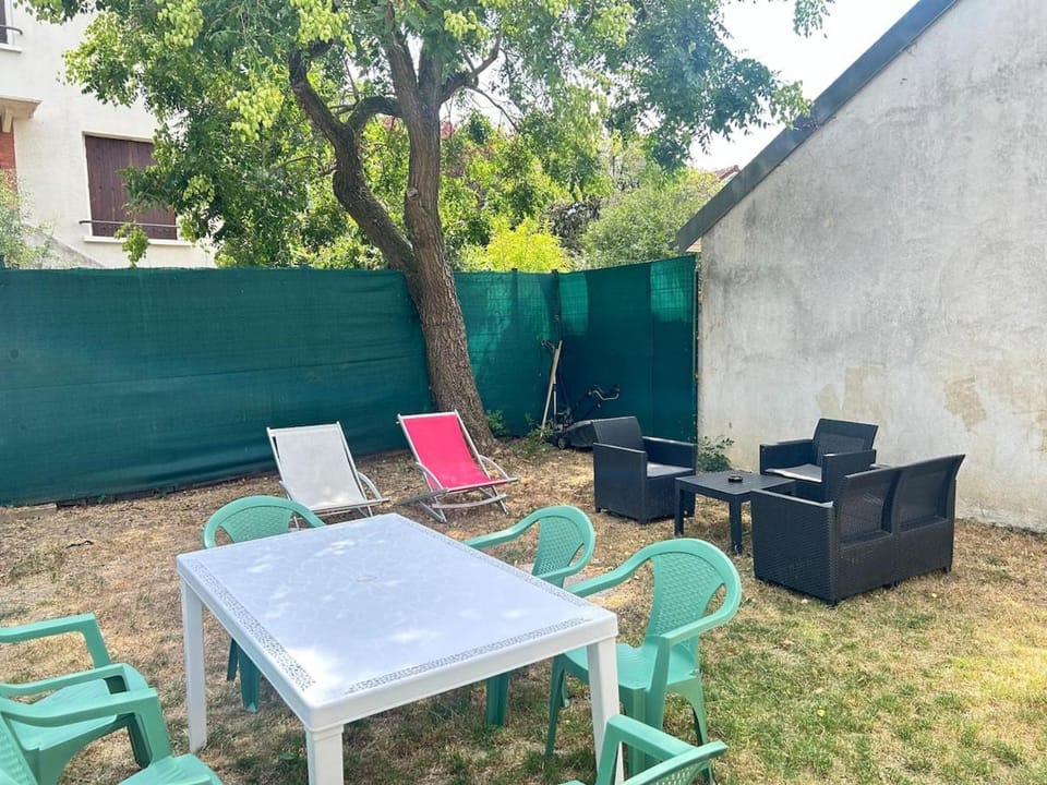 Maison 8 pers - 4 Chambres - Jardin - Parking Privé & Gratuit - Paris Direct - Gare à 5min House in Noisy-le-Grand