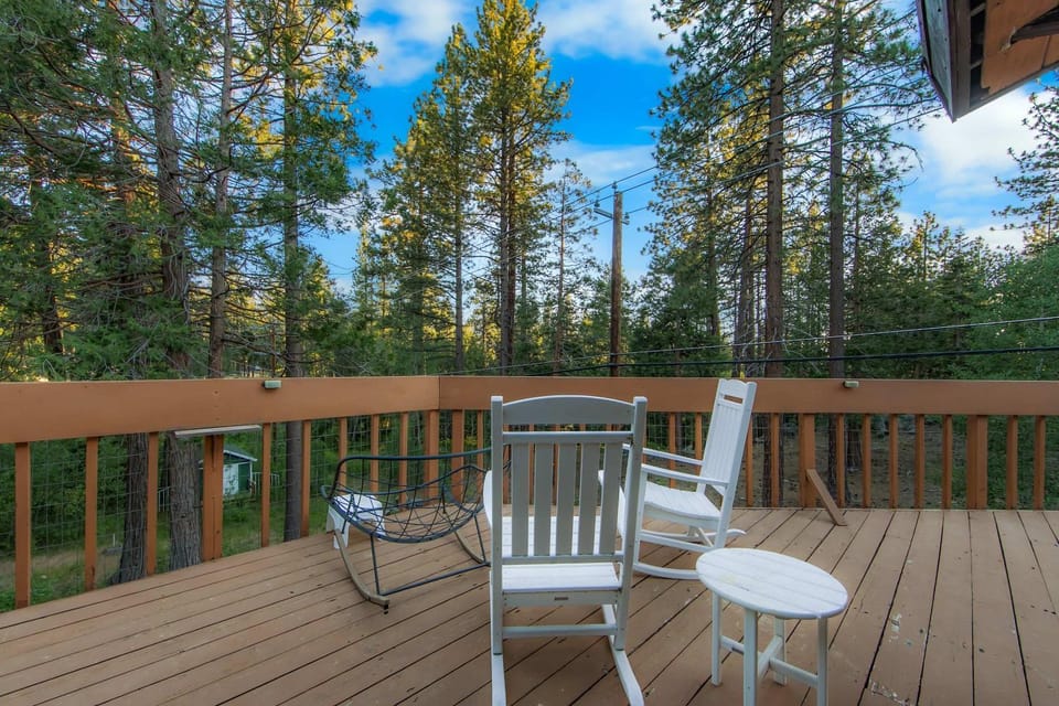 Granite Heights Pet Friendly Retreat House in Round Hill Village