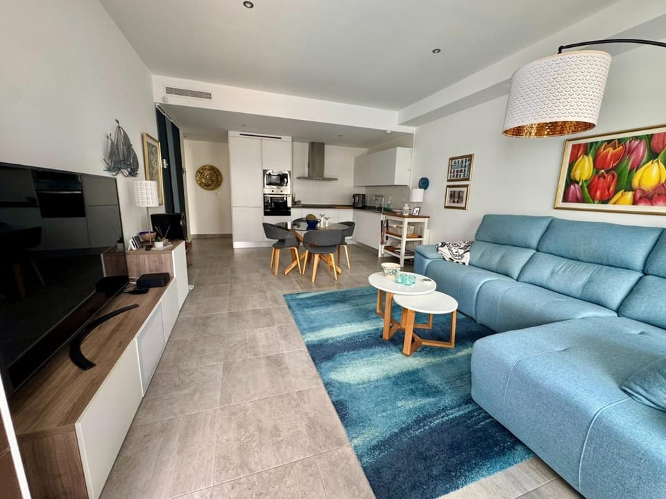 TV and multimedia, Kitchen or kitchenette, Living room, Seating area, Dining area