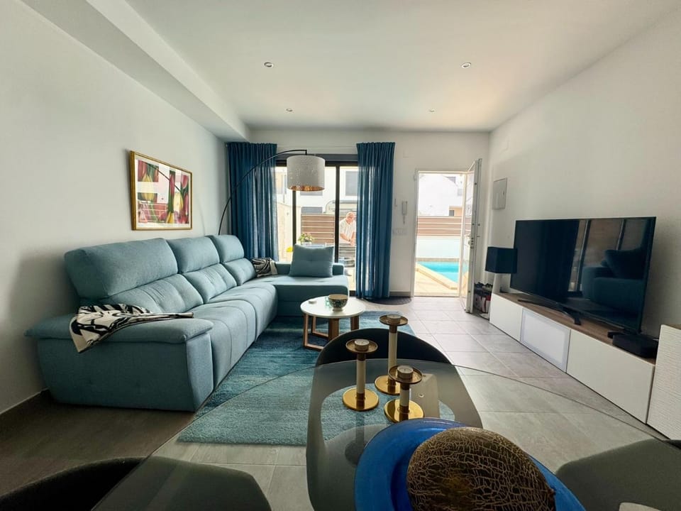 TV and multimedia, Living room, Seating area