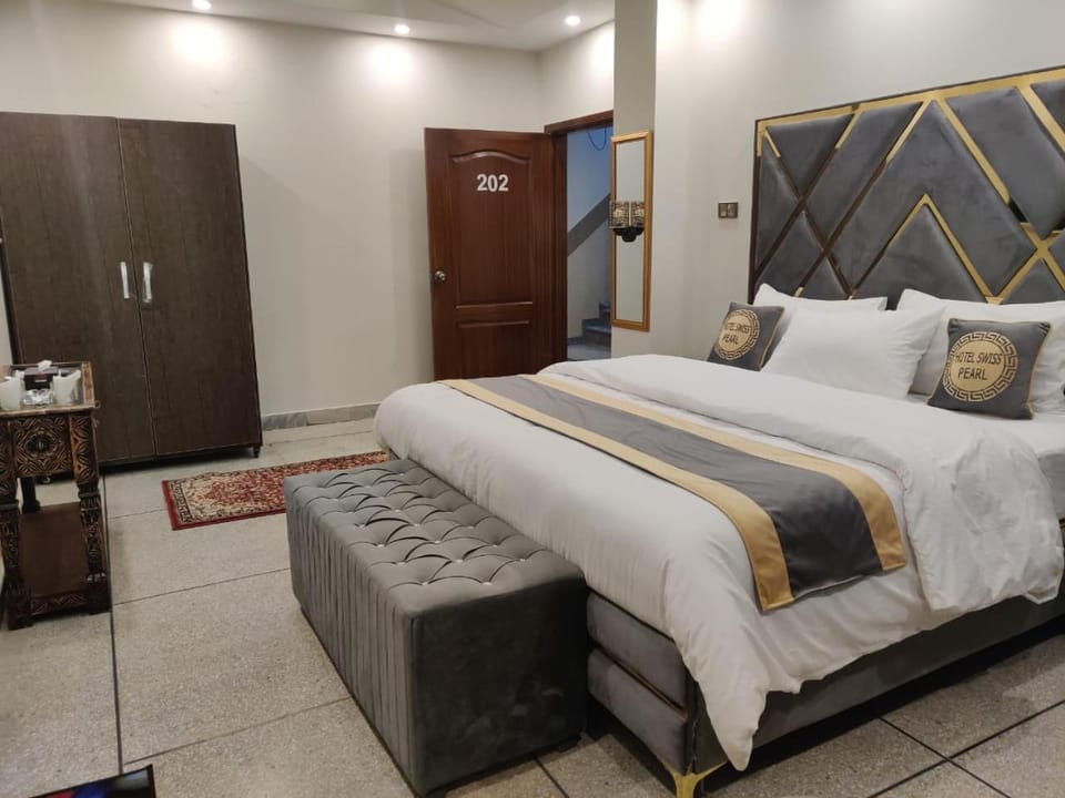 Bed, Photo of the whole room, Bedroom, wardrobe