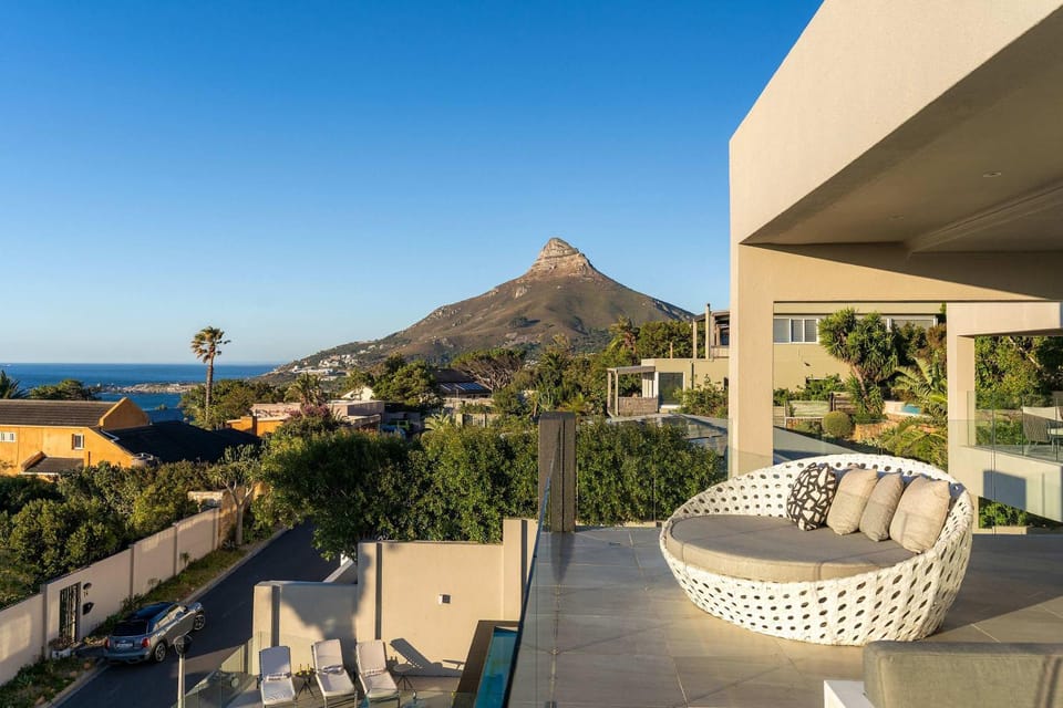 Ottawa Grand Camps Bay - 18 Sleeper Pool Views House in Cape Town