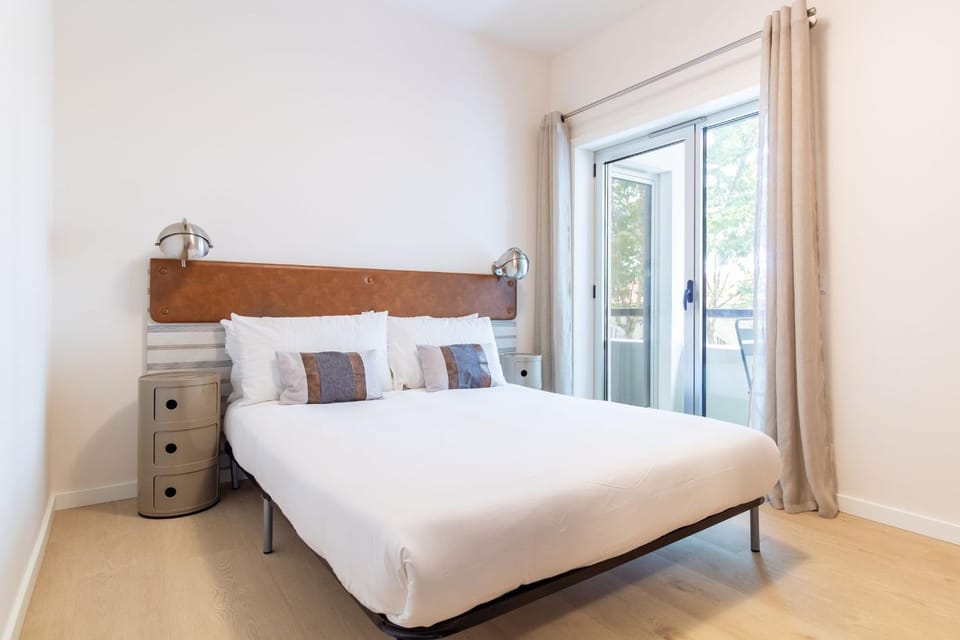 Coastal 2BR Near Metro with AC by LovelyStay Apartment in Matosinhos