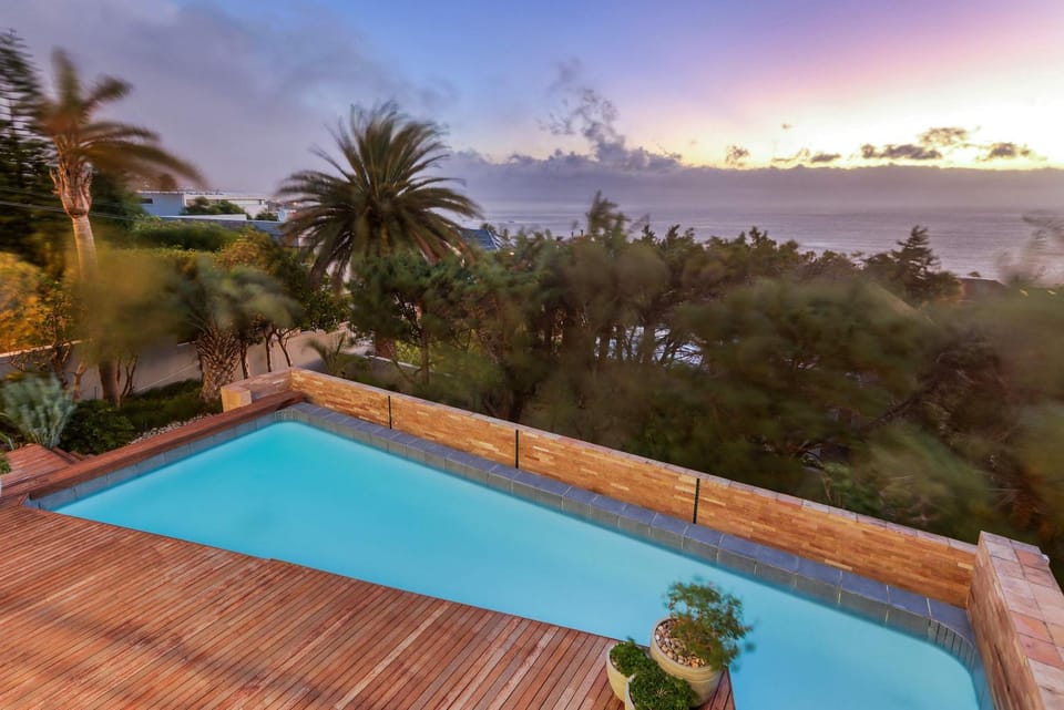 Anella - Luxurious & stylish with panoramic views House in Camps Bay