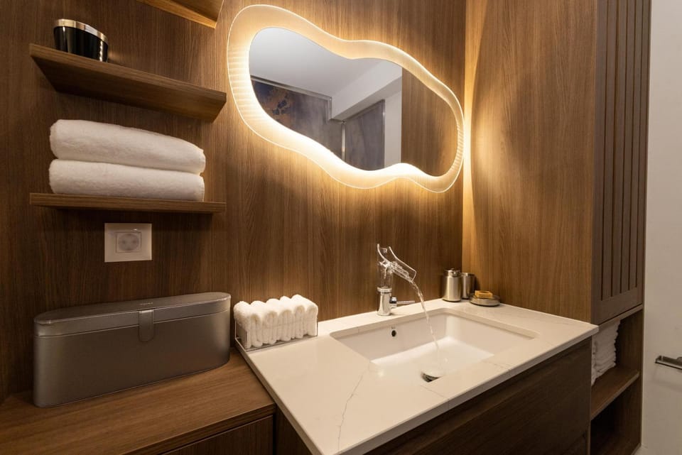 Bathroom, towels