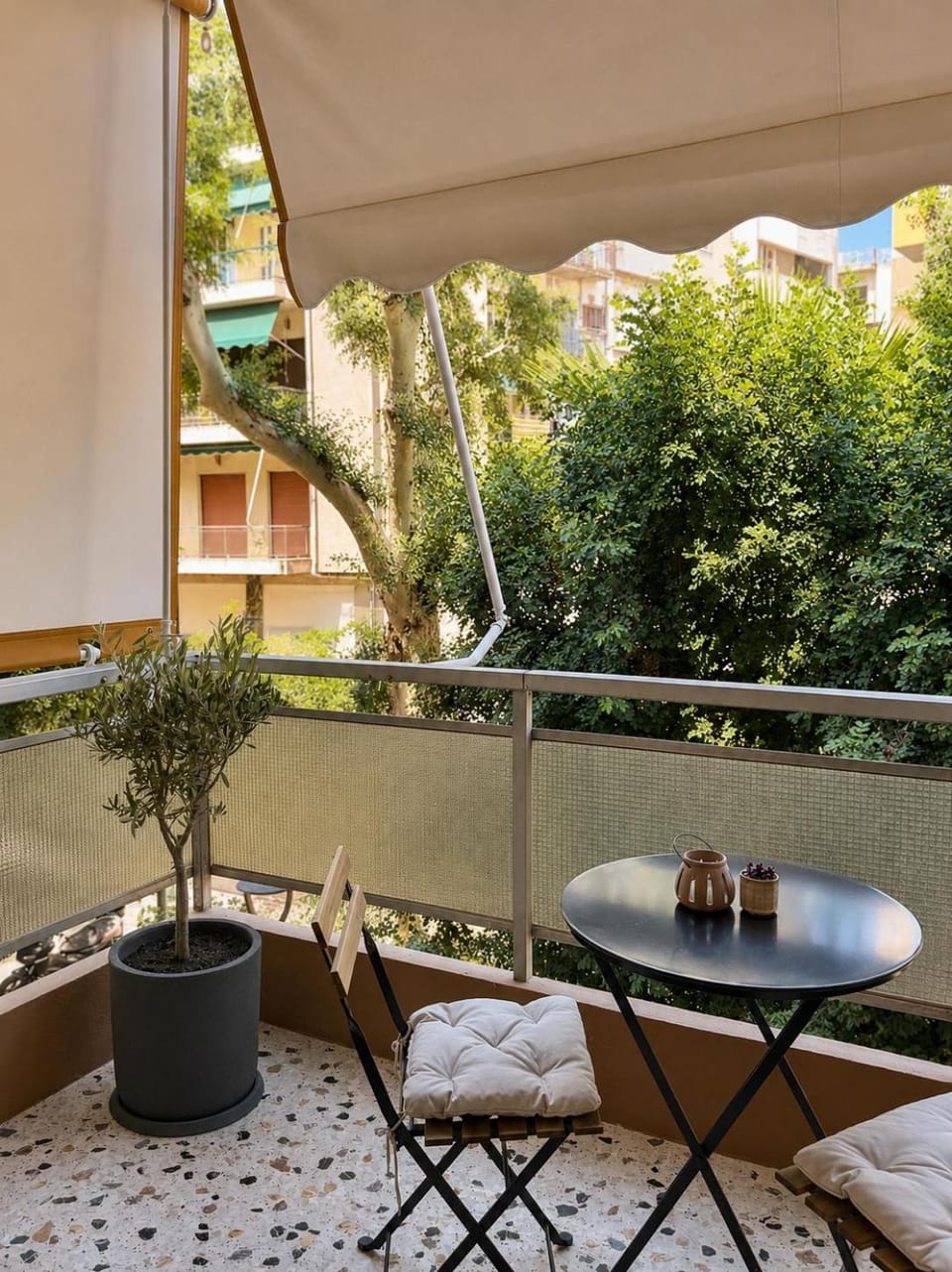 View (from property/room), Balcony/Terrace, Dining area