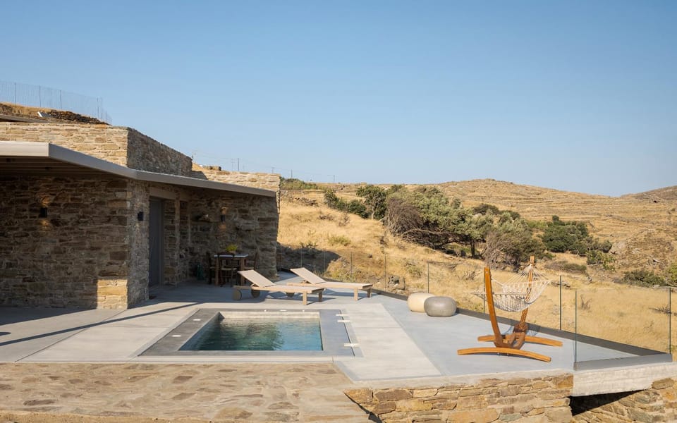 Patio, Day, Natural landscape, Swimming pool, sunbed