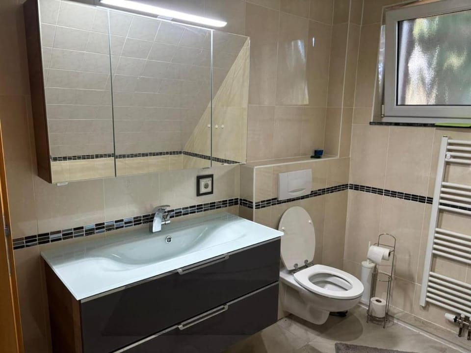 Family Home in Krefeld with 2 Bedrooms, Free Parking Apartment in Krefeld