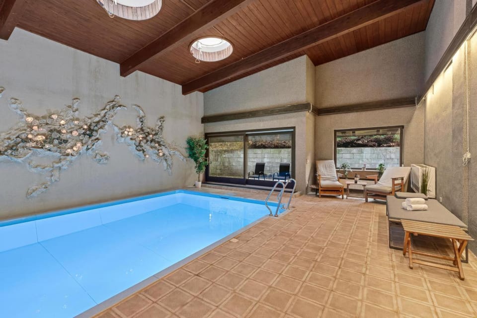 Pool view, Swimming pool, Swimming pool, sunbed