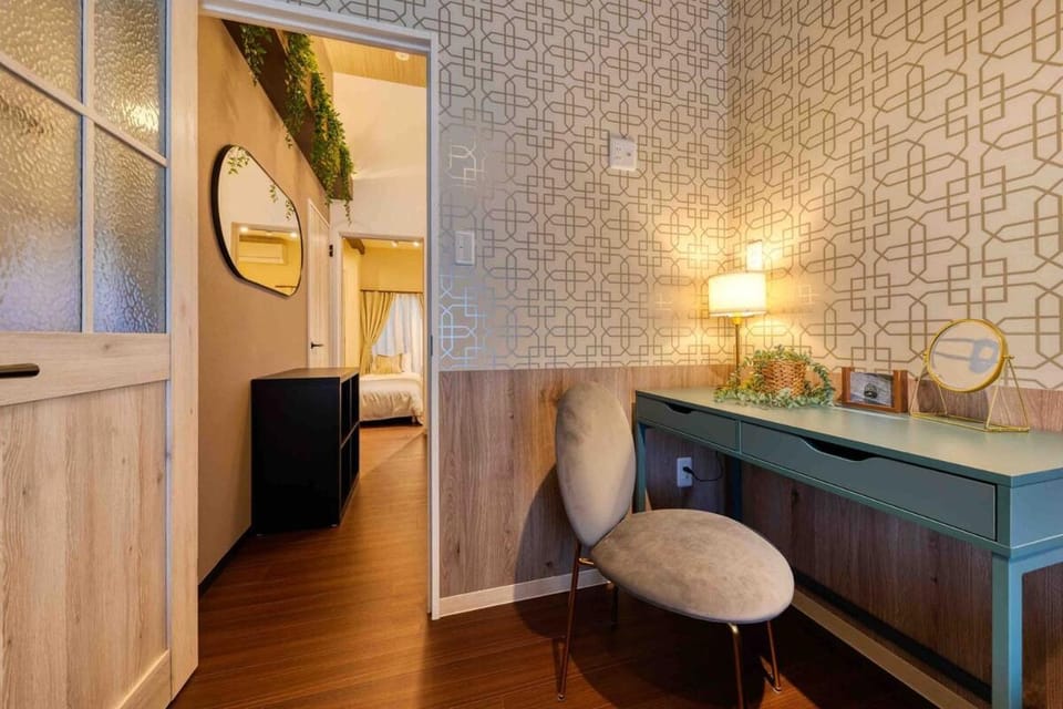 Popular location, 2 stops to Namba, 4 bedrooms, ideal as a base for sightseeing Apartment in Osaka