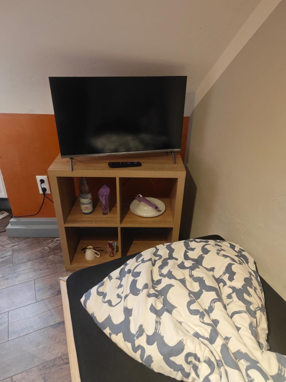 Bed, TV and multimedia, Photo of the whole room, Evening entertainment, Bedroom, wardrobe