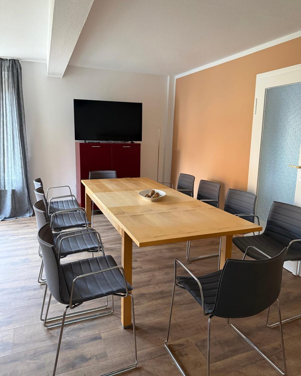 TV and multimedia, Living room, Dining area