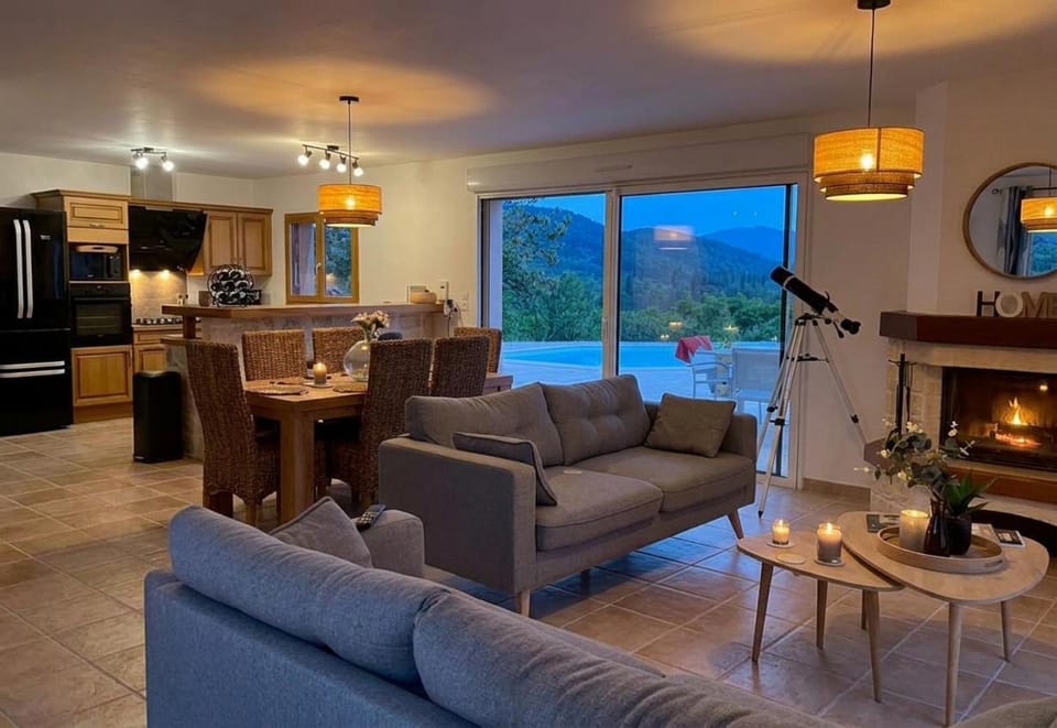 Kitchen or kitchenette, Living room, Dining area