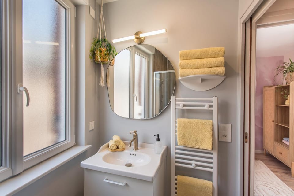 Shower, Bathroom, towels