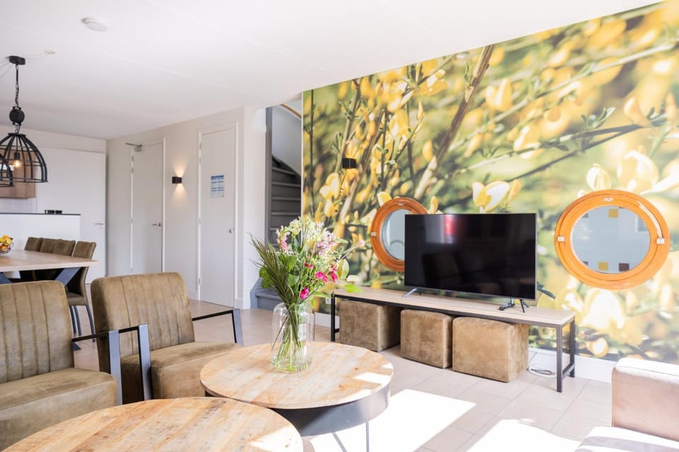Familieboerderij met privé binnenzwembad en sauna | 12 personen House in Friesland, Netherlands