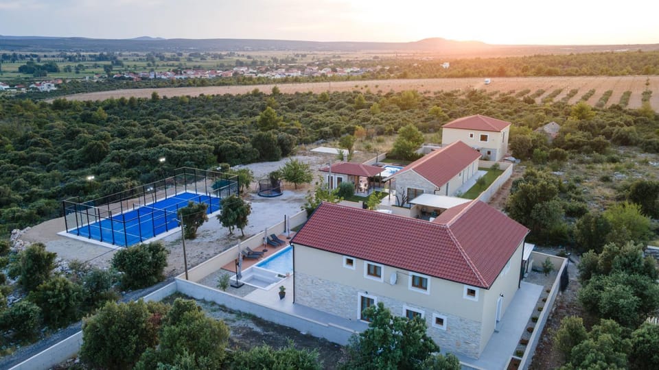La'MaTo with padel-Sole heaven villas Villa in Biograd na Moru