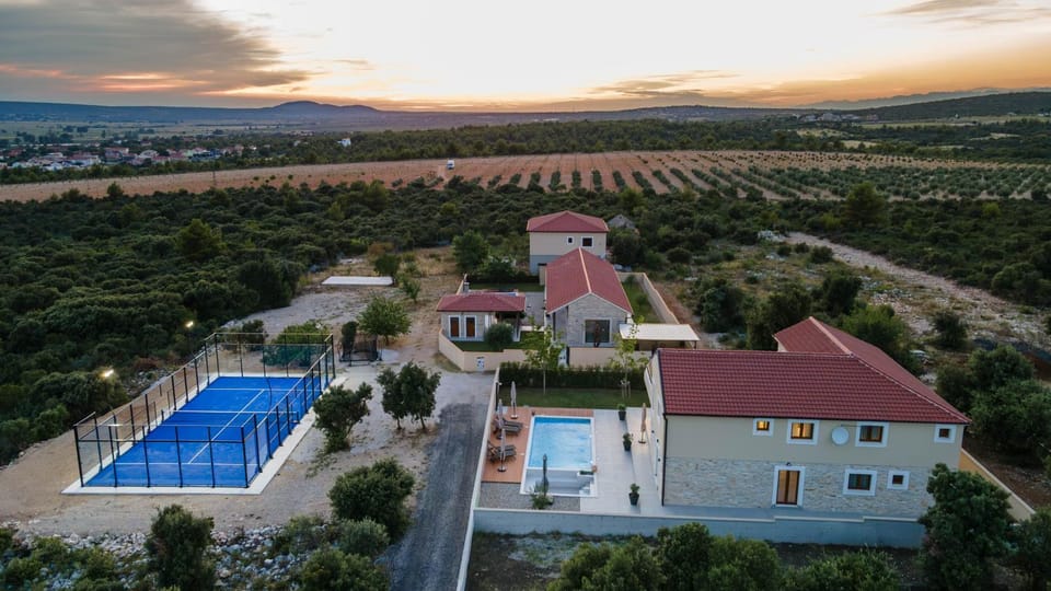 La'MaTo with padel-Sole heaven villas Villa in Biograd na Moru