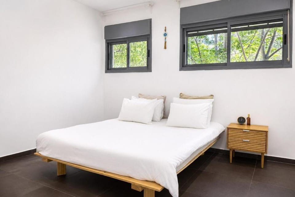 Garden View Apt Near the Beach by SeaNRent Apartment in Tel Aviv-Yafo