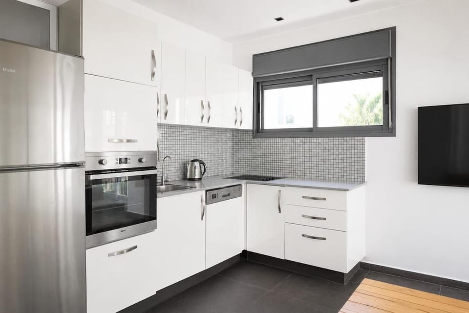 Garden View Apt Near the Beach by SeaNRent Apartment in Tel Aviv-Yafo