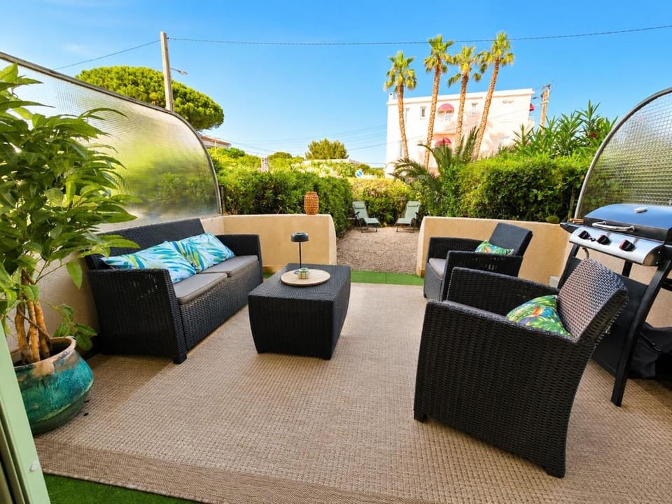 Patio, Spring, Day, Garden, View (from property/room), Balcony/Terrace, Living room, Seating area, Garden view