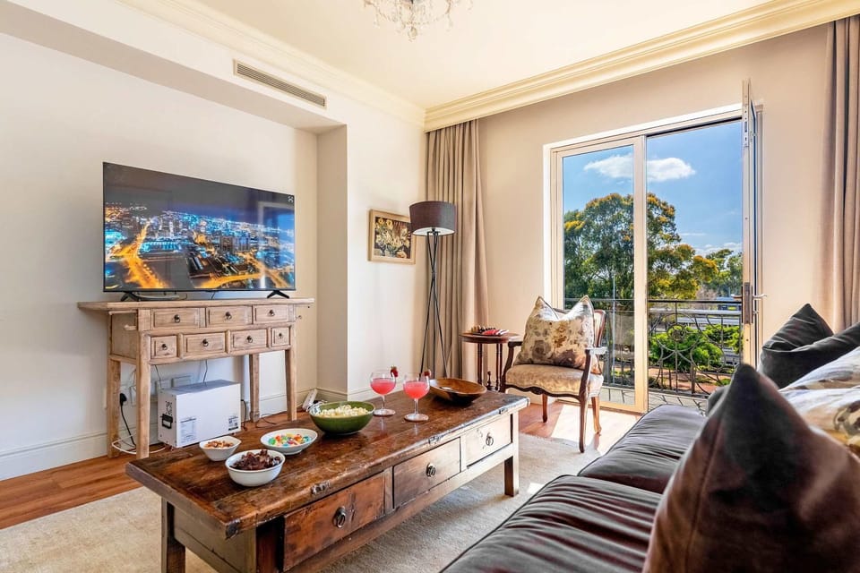 Royale 203 Green Point - Pool Location View Apartment in Cape Town