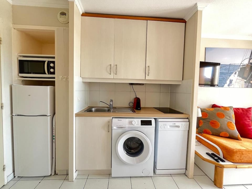 Kitchen or kitchenette, dishwasher, stove, washing machine